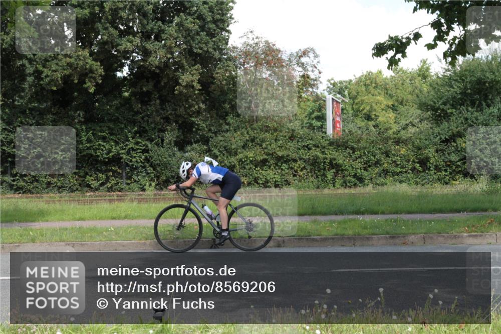 10.08.2025 - GEWOBA Citytriathlon Bremen Yannick Fuchs http://msf.ph/oto/8569206 10.08.2025 13:11:47 Radfahren 604, 635, 667, 750, 894, 933, 937, 966, 1017, 1032 meine-sportfotos.de