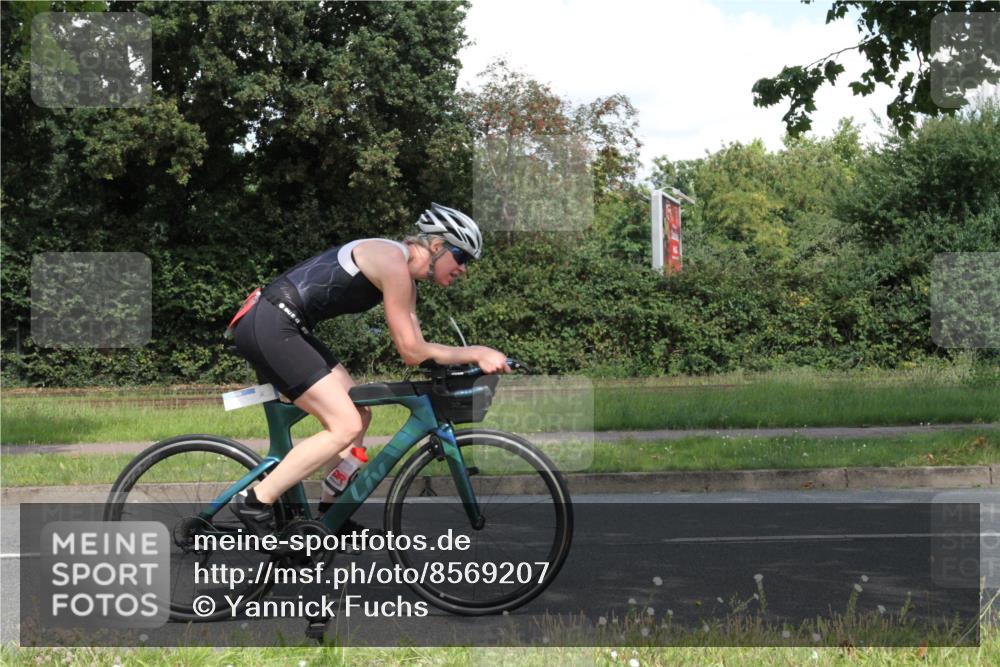 10.08.2025 - GEWOBA Citytriathlon Bremen Yannick Fuchs http://msf.ph/oto/8569207 10.08.2025 13:11:48 Radfahren 635, 667, 750, 894, 933, 937, 966, 1017, 1032 meine-sportfotos.de