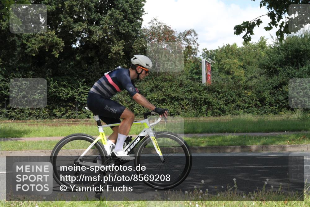 10.08.2025 - GEWOBA Citytriathlon Bremen Yannick Fuchs http://msf.ph/oto/8569208 10.08.2025 13:11:49 Radfahren 635, 667, 750, 894, 933, 937, 966, 1017, 1032 meine-sportfotos.de