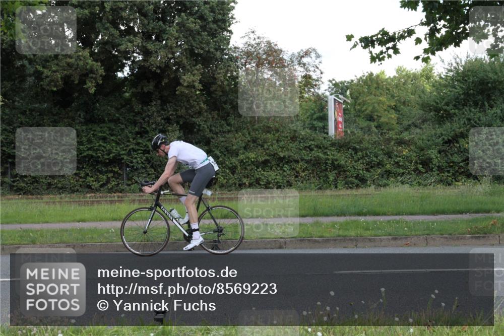 10.08.2025 - GEWOBA Citytriathlon Bremen Yannick Fuchs http://msf.ph/oto/8569223 10.08.2025 13:12:26 Radfahren 789, 924 meine-sportfotos.de