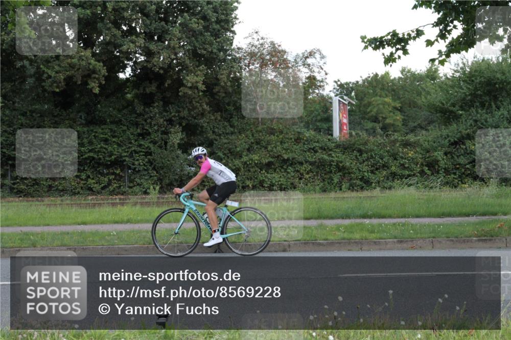 10.08.2025 - GEWOBA Citytriathlon Bremen Yannick Fuchs http://msf.ph/oto/8569228 10.08.2025 13:12:40 Radfahren 575, 582, 789, 895, 902, 924, 1028, 1035 meine-sportfotos.de