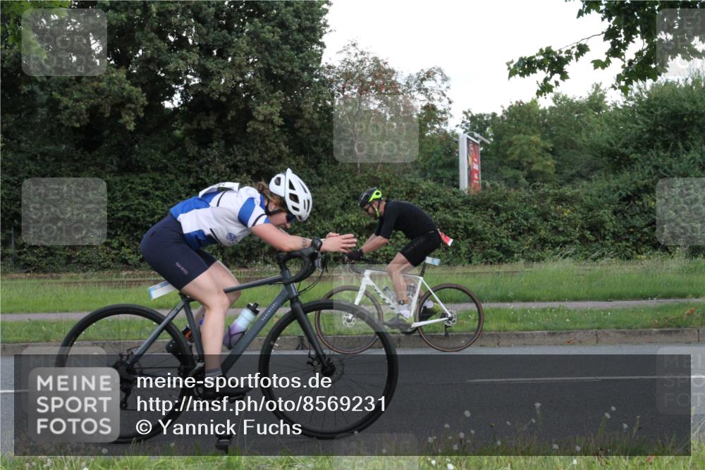 10.08.2025 - GEWOBA Citytriathlon Bremen Yannick Fuchs http://msf.ph/oto/8569231 10.08.2025 13:12:44 Radfahren 575, 582, 789, 895, 902, 924, 1028, 1035 meine-sportfotos.de