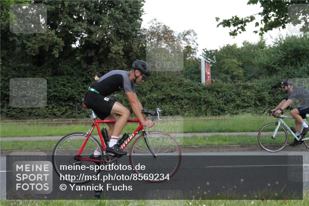 10.08.2025 - GEWOBA Citytriathlon Bremen Yannick Fuchs http://msf.ph/oto/8569234 10.08.2025 13:12:50 Radfahren 575, 582, 895, 902, 1028, 1035 meine-sportfotos.de