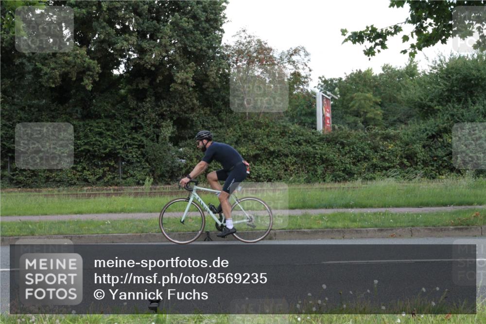 10.08.2025 - GEWOBA Citytriathlon Bremen Yannick Fuchs http://msf.ph/oto/8569235 10.08.2025 13:12:50 Radfahren 575, 582, 895, 902, 1028, 1035 meine-sportfotos.de