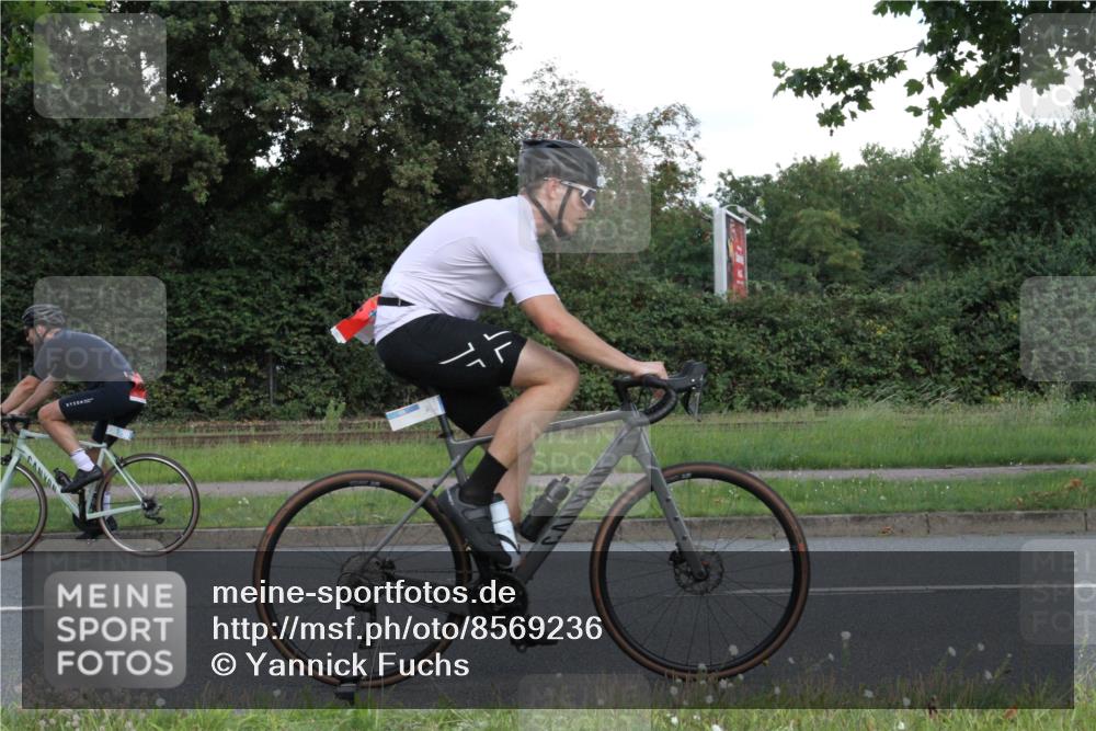 10.08.2025 - GEWOBA Citytriathlon Bremen Yannick Fuchs http://msf.ph/oto/8569236 10.08.2025 13:12:50 Radfahren 575, 582, 895, 902, 1028, 1035 meine-sportfotos.de