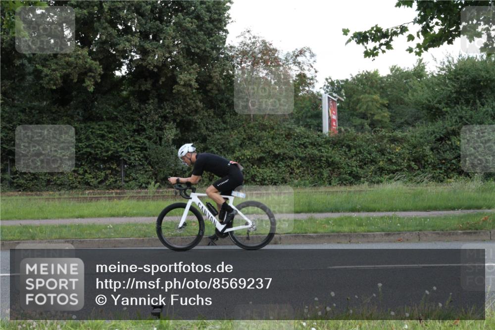 10.08.2025 - GEWOBA Citytriathlon Bremen Yannick Fuchs http://msf.ph/oto/8569237 10.08.2025 13:12:51 Radfahren 575, 582, 895, 902, 1028, 1035 meine-sportfotos.de