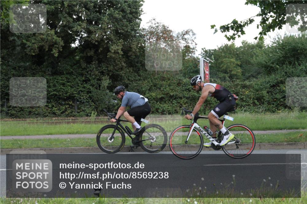 10.08.2025 - GEWOBA Citytriathlon Bremen Yannick Fuchs http://msf.ph/oto/8569238 10.08.2025 13:12:53 Radfahren 575, 582, 895, 1028, 1035 meine-sportfotos.de