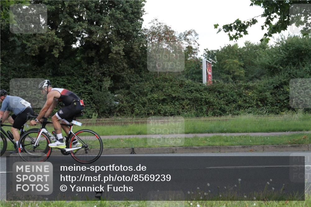10.08.2025 - GEWOBA Citytriathlon Bremen Yannick Fuchs http://msf.ph/oto/8569239 10.08.2025 13:12:53 Radfahren 575, 582, 895, 1028, 1035 meine-sportfotos.de