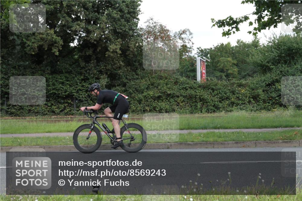10.08.2025 - GEWOBA Citytriathlon Bremen Yannick Fuchs http://msf.ph/oto/8569243 10.08.2025 13:13:16 Radfahren 1029, 1039 meine-sportfotos.de