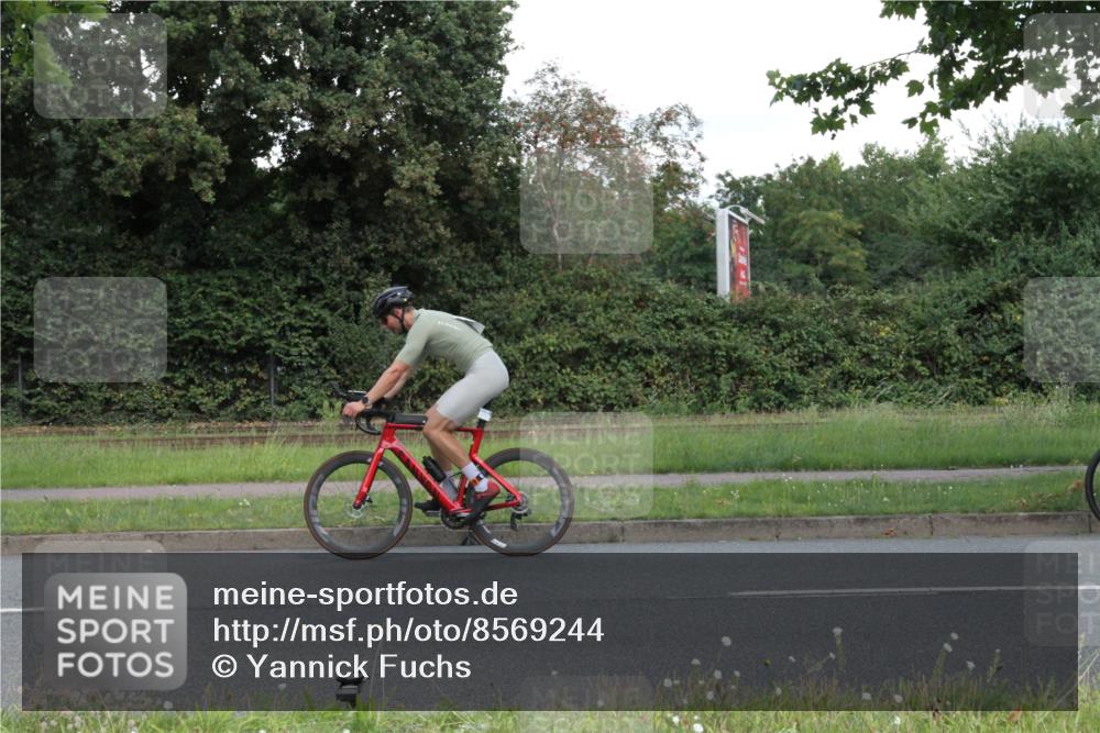 10.08.2025 - GEWOBA Citytriathlon Bremen Yannick Fuchs http://msf.ph/oto/8569244 10.08.2025 13:13:20 Radfahren 905, 1029, 1039 meine-sportfotos.de