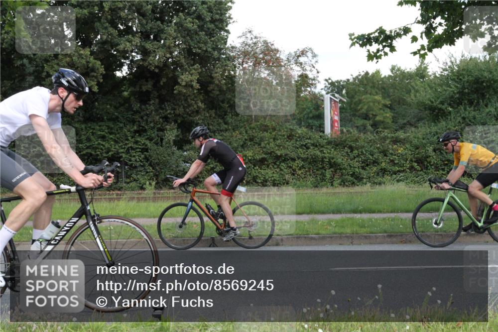 10.08.2025 - GEWOBA Citytriathlon Bremen Yannick Fuchs http://msf.ph/oto/8569245 10.08.2025 13:13:21 Radfahren 905, 1029, 1039 meine-sportfotos.de
