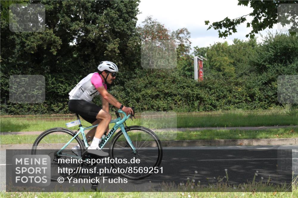 10.08.2025 - GEWOBA Citytriathlon Bremen Yannick Fuchs http://msf.ph/oto/8569251 10.08.2025 13:13:35 Radfahren 742, 781, 784, 790, 905, 982, 1015, 1039 meine-sportfotos.de