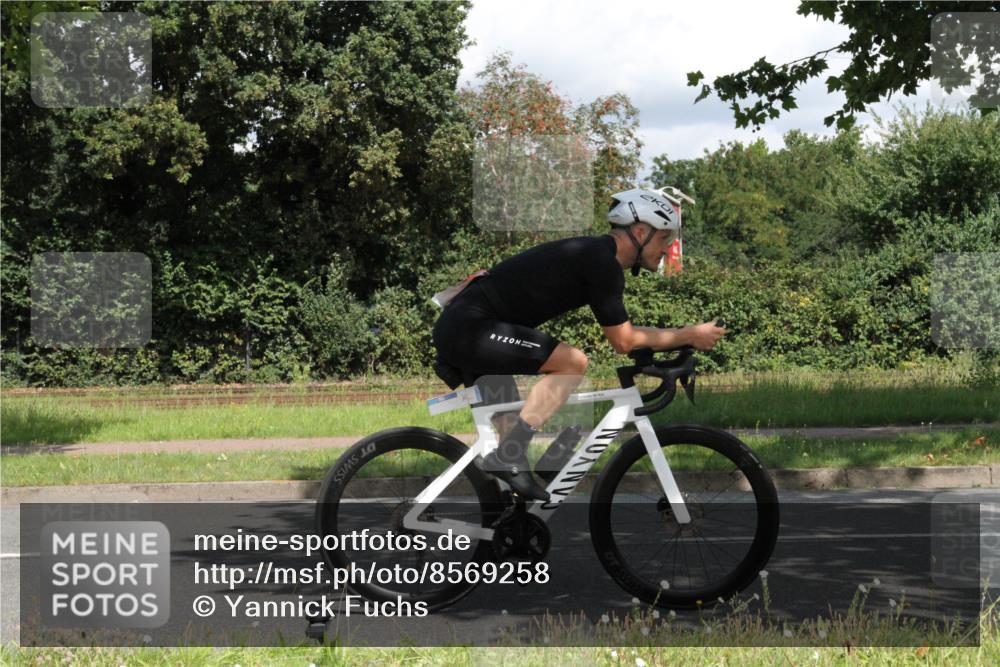 10.08.2025 - GEWOBA Citytriathlon Bremen Yannick Fuchs http://msf.ph/oto/8569258 10.08.2025 13:13:45 Radfahren 742, 781, 784, 790, 982, 1015, 1033 meine-sportfotos.de