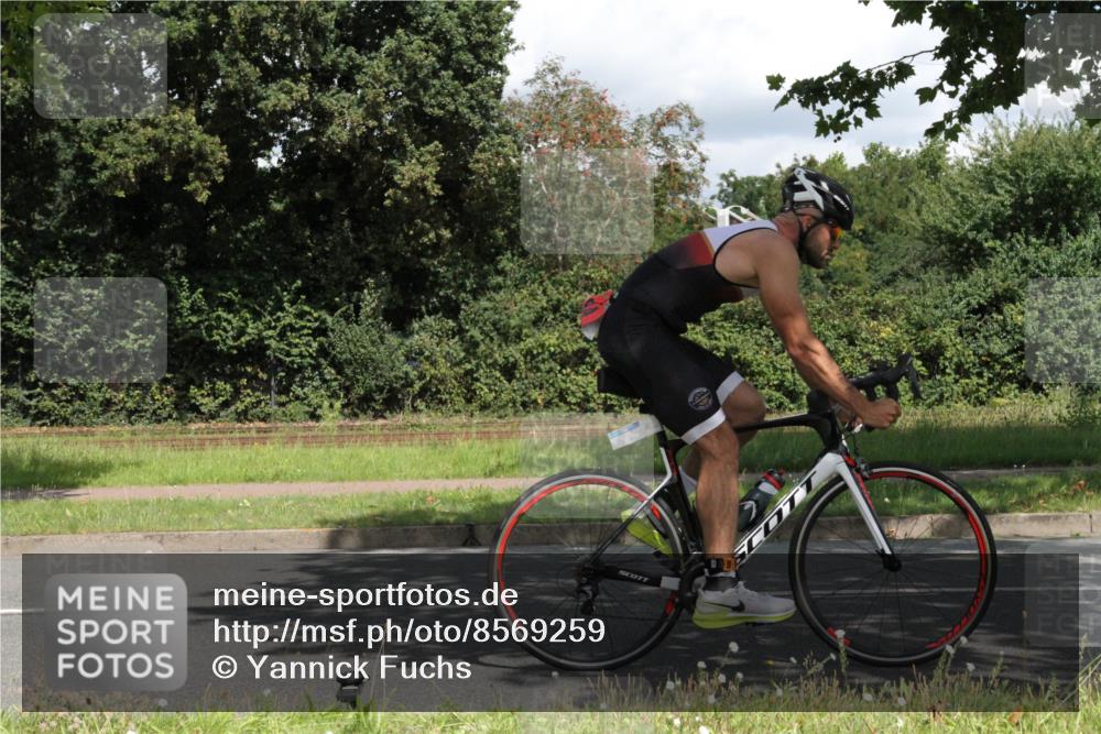 10.08.2025 - GEWOBA Citytriathlon Bremen Yannick Fuchs http://msf.ph/oto/8569259 10.08.2025 13:13:46 Radfahren 742, 781, 784, 790, 982, 1015, 1033 meine-sportfotos.de