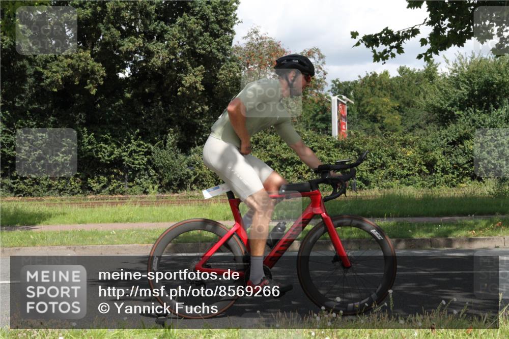 10.08.2025 - GEWOBA Citytriathlon Bremen Yannick Fuchs http://msf.ph/oto/8569266 10.08.2025 13:14:18 Radfahren 555, 764, 766, 783, 1019 meine-sportfotos.de
