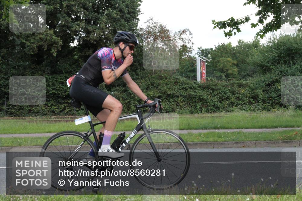 10.08.2025 - GEWOBA Citytriathlon Bremen Yannick Fuchs http://msf.ph/oto/8569281 10.08.2025 13:15:16 Radfahren 736, 749, 758, 765, 826, 913, 969 meine-sportfotos.de