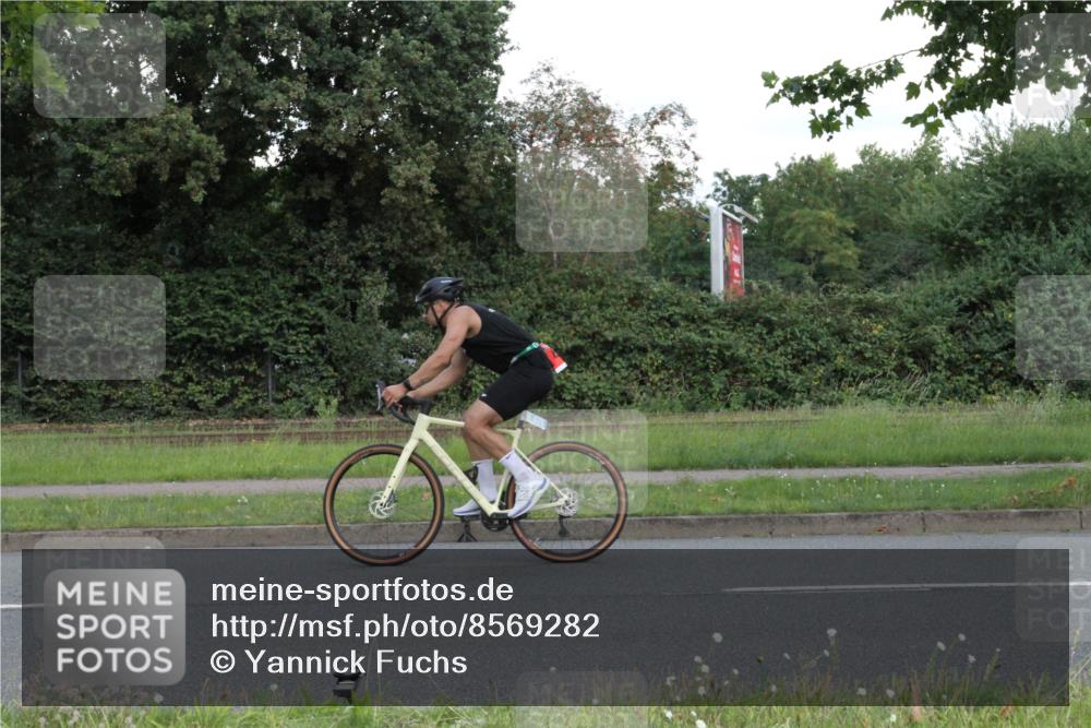 10.08.2025 - GEWOBA Citytriathlon Bremen Yannick Fuchs http://msf.ph/oto/8569282 10.08.2025 13:15:18 Radfahren 736, 749, 758, 765, 826, 940, 969 meine-sportfotos.de