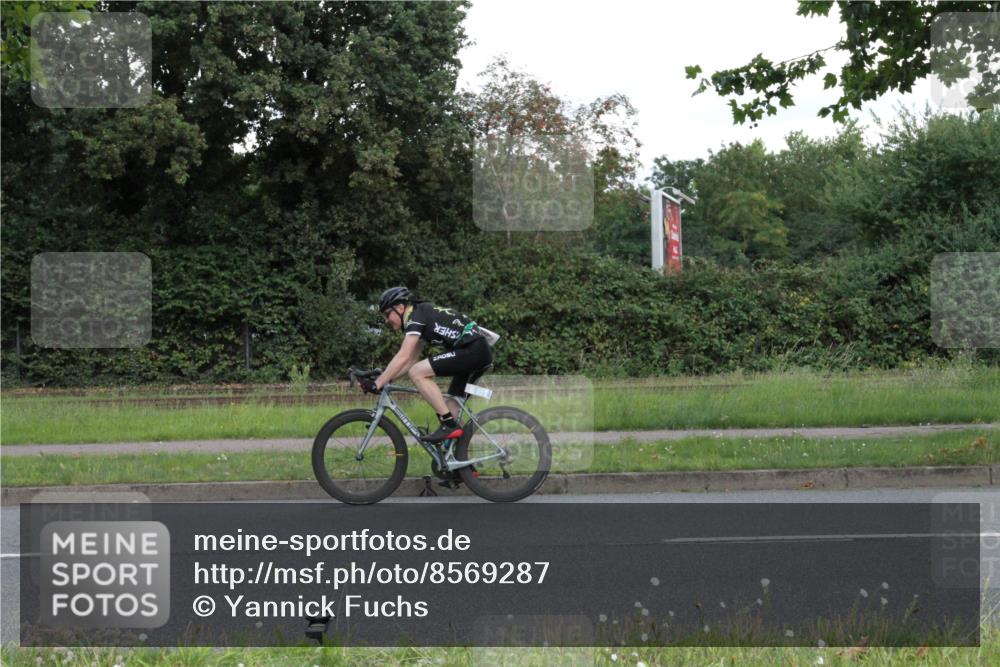 10.08.2025 - GEWOBA Citytriathlon Bremen Yannick Fuchs http://msf.ph/oto/8569287 10.08.2025 13:15:27 Radfahren 636, 736, 749, 758, 765, 940, 969, 1025 meine-sportfotos.de