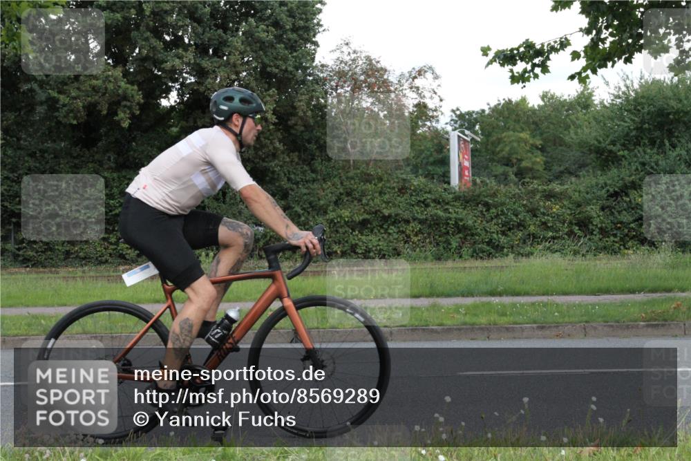 10.08.2025 - GEWOBA Citytriathlon Bremen Yannick Fuchs http://msf.ph/oto/8569289 10.08.2025 13:15:29 Radfahren 636, 736, 749, 758, 843, 940, 969, 1025 meine-sportfotos.de