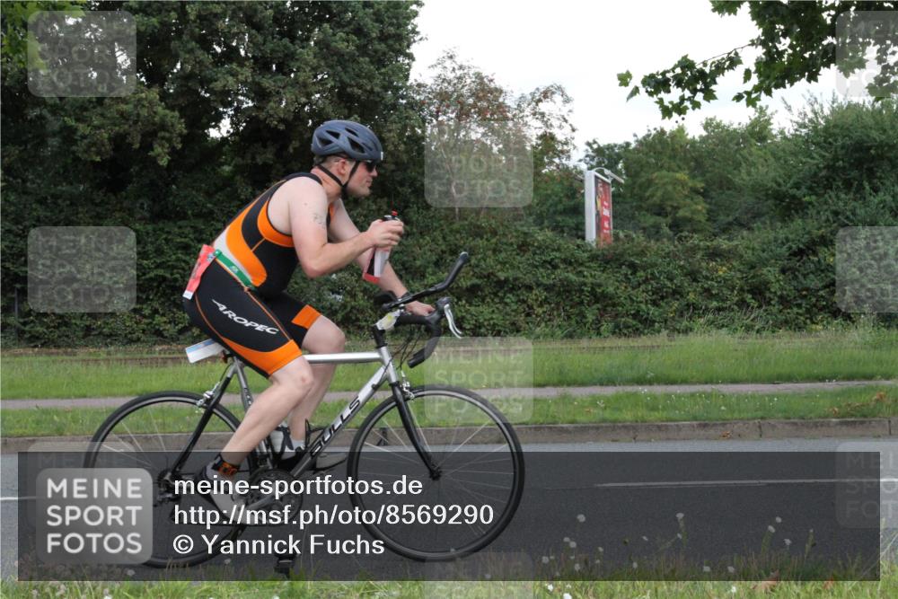 10.08.2025 - GEWOBA Citytriathlon Bremen Yannick Fuchs http://msf.ph/oto/8569290 10.08.2025 13:15:30 Radfahren 636, 736, 749, 758, 843, 940, 969, 1025 meine-sportfotos.de
