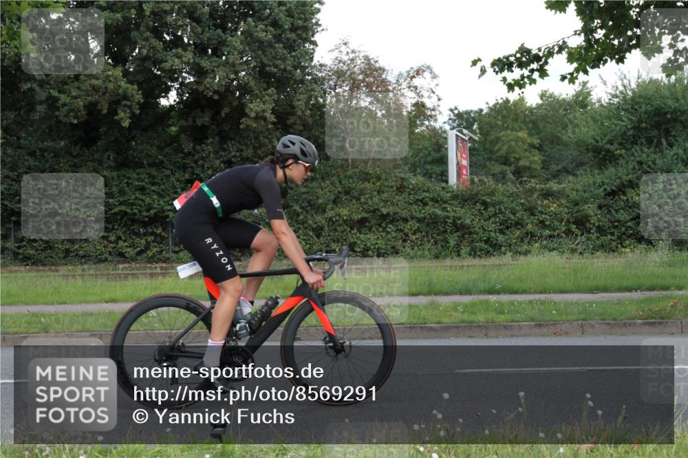 10.08.2025 - GEWOBA Citytriathlon Bremen Yannick Fuchs http://msf.ph/oto/8569291 10.08.2025 13:15:30 Radfahren 636, 736, 749, 758, 843, 940, 969, 1025 meine-sportfotos.de