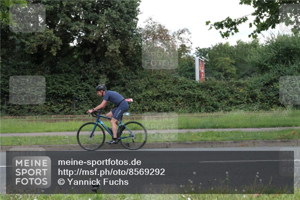 10.08.2025 - GEWOBA Citytriathlon Bremen Yannick Fuchs http://msf.ph/oto/8569292 10.08.2025 13:15:38 Radfahren 636, 749, 758, 843, 940, 1025 meine-sportfotos.de