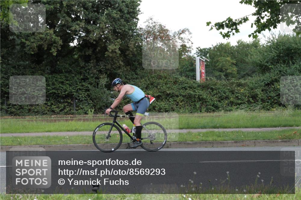 10.08.2025 - GEWOBA Citytriathlon Bremen Yannick Fuchs http://msf.ph/oto/8569293 10.08.2025 13:15:39 Radfahren 636, 749, 758, 843, 940, 1025 meine-sportfotos.de