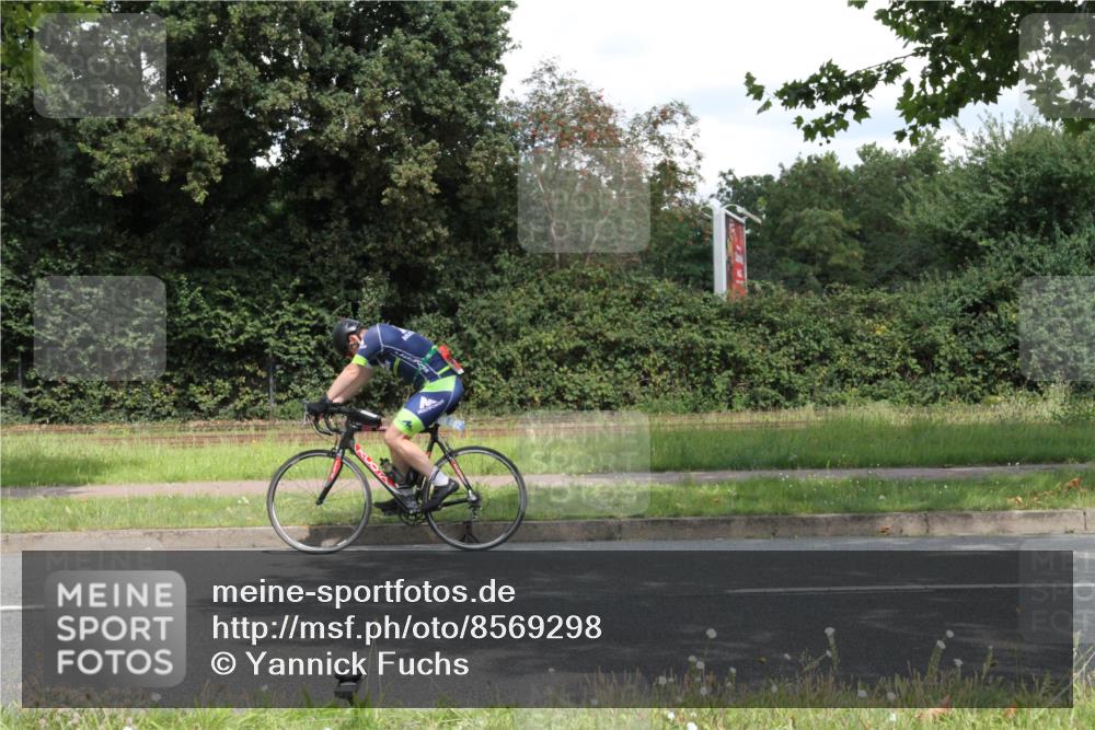10.08.2025 - GEWOBA Citytriathlon Bremen Yannick Fuchs http://msf.ph/oto/8569298 10.08.2025 13:16:07 Radfahren 591, 632, 900 meine-sportfotos.de
