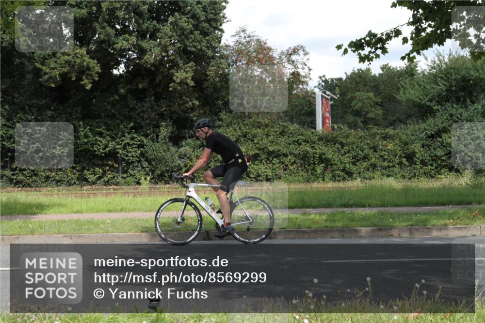 10.08.2025 - GEWOBA Citytriathlon Bremen Yannick Fuchs http://msf.ph/oto/8569299 10.08.2025 13:16:08 Radfahren 591, 632, 900 meine-sportfotos.de