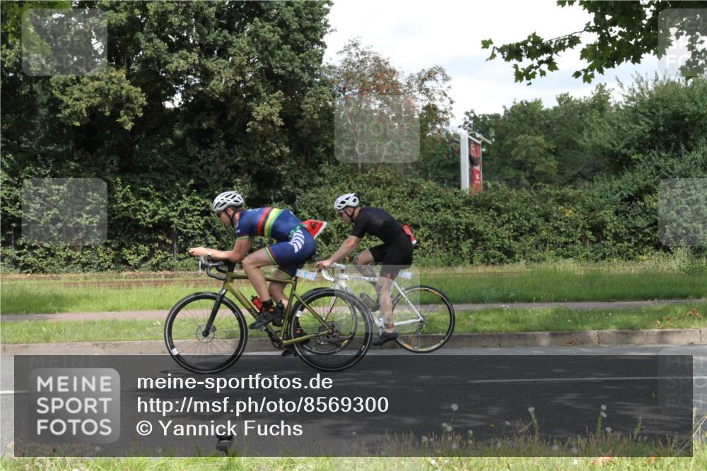 10.08.2025 - GEWOBA Citytriathlon Bremen Yannick Fuchs http://msf.ph/oto/8569300 10.08.2025 13:16:13 Radfahren 591, 632, 892 meine-sportfotos.de