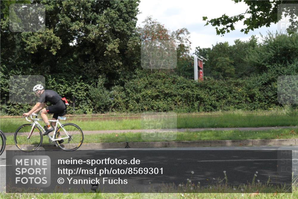 10.08.2025 - GEWOBA Citytriathlon Bremen Yannick Fuchs http://msf.ph/oto/8569301 10.08.2025 13:16:13 Radfahren 591, 632, 892 meine-sportfotos.de