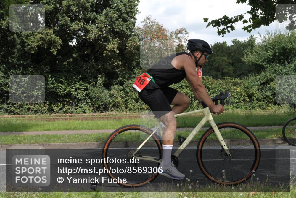 10.08.2025 - GEWOBA Citytriathlon Bremen Yannick Fuchs http://msf.ph/oto/8569306 10.08.2025 13:16:15 Radfahren 591, 632, 892 meine-sportfotos.de