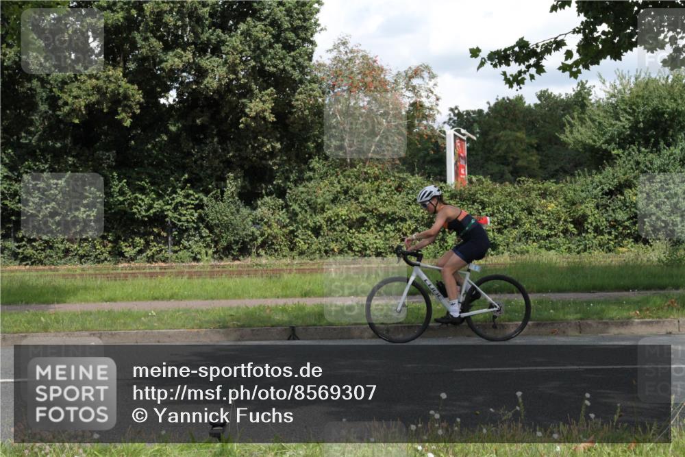10.08.2025 - GEWOBA Citytriathlon Bremen Yannick Fuchs http://msf.ph/oto/8569307 10.08.2025 13:16:16 Radfahren 591, 632, 892 meine-sportfotos.de