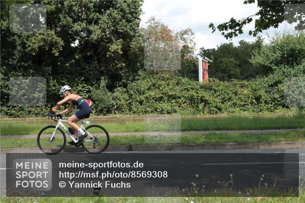 10.08.2025 - GEWOBA Citytriathlon Bremen Yannick Fuchs http://msf.ph/oto/8569308 10.08.2025 13:16:16 Radfahren 591, 632, 892 meine-sportfotos.de