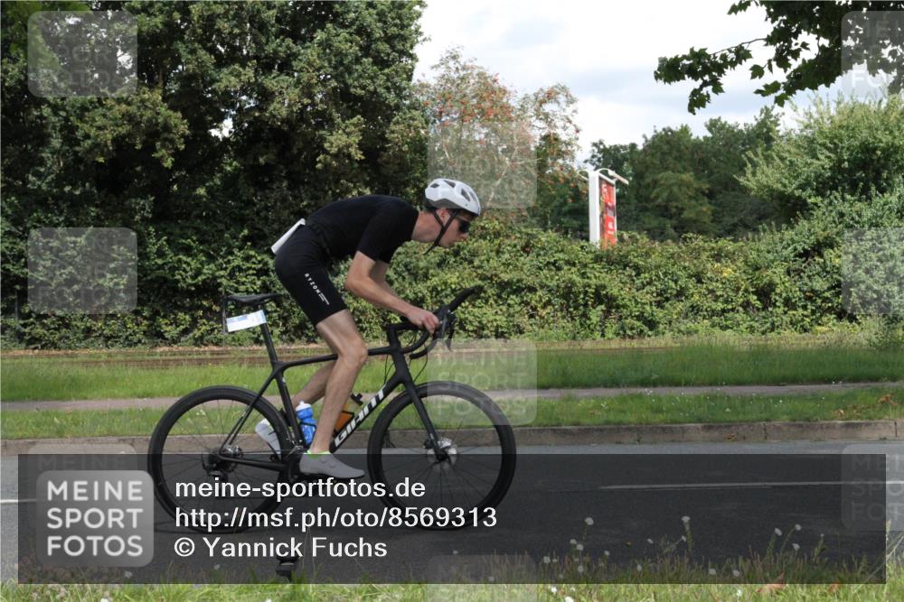10.08.2025 - GEWOBA Citytriathlon Bremen Yannick Fuchs http://msf.ph/oto/8569313 10.08.2025 13:16:18 Radfahren 591, 632, 892 meine-sportfotos.de