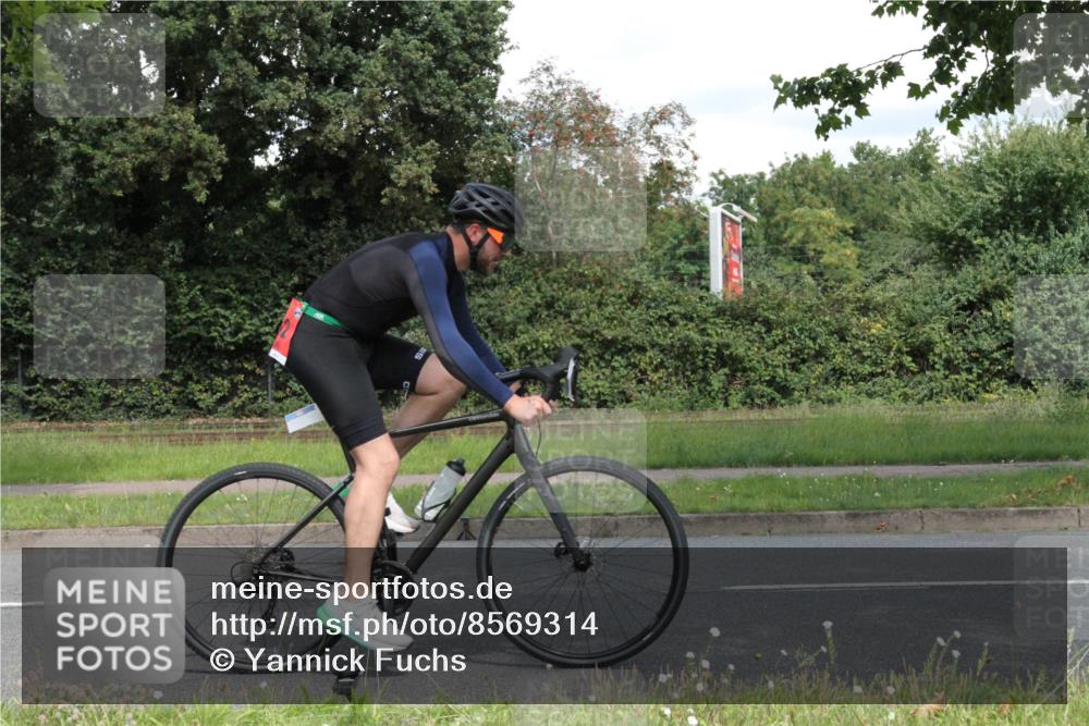 10.08.2025 - GEWOBA Citytriathlon Bremen Yannick Fuchs http://msf.ph/oto/8569314 10.08.2025 13:16:21 Radfahren 591, 632, 892 meine-sportfotos.de
