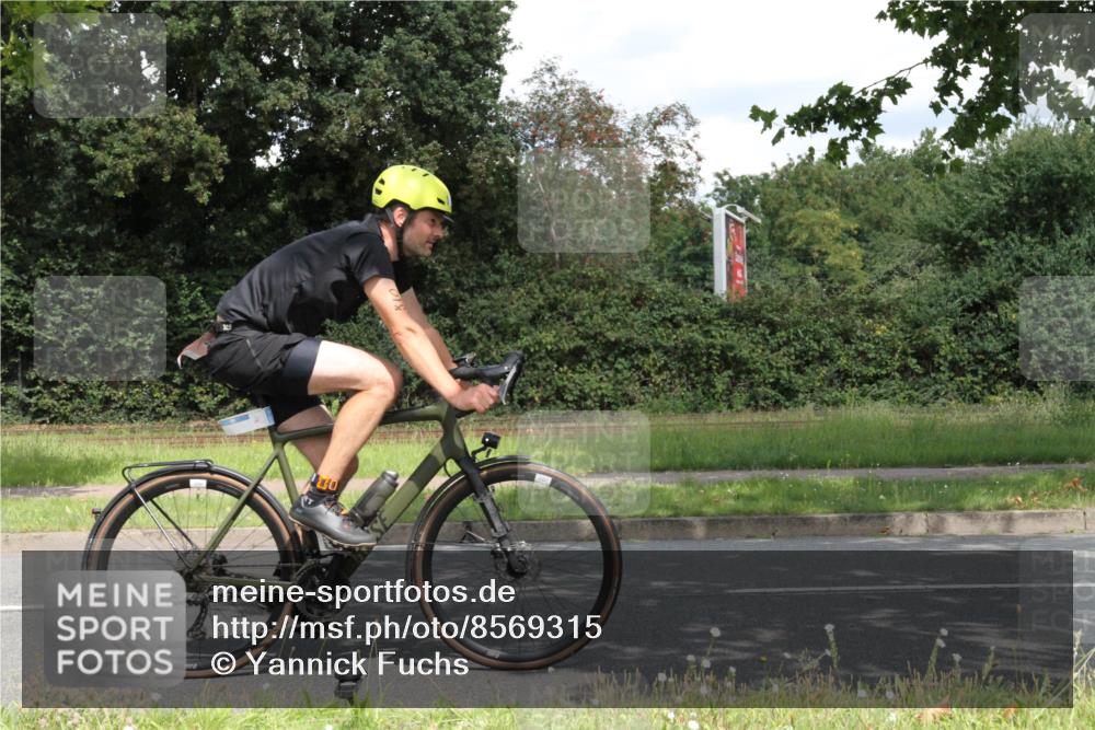 10.08.2025 - GEWOBA Citytriathlon Bremen Yannick Fuchs http://msf.ph/oto/8569315 10.08.2025 13:16:23 Radfahren 591, 632, 813, 869, 892 meine-sportfotos.de