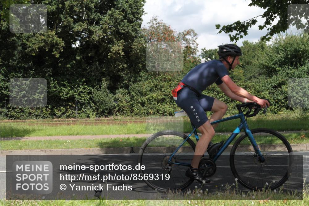 10.08.2025 - GEWOBA Citytriathlon Bremen Yannick Fuchs http://msf.ph/oto/8569319 10.08.2025 13:16:36 Radfahren 813, 869, 892 meine-sportfotos.de
