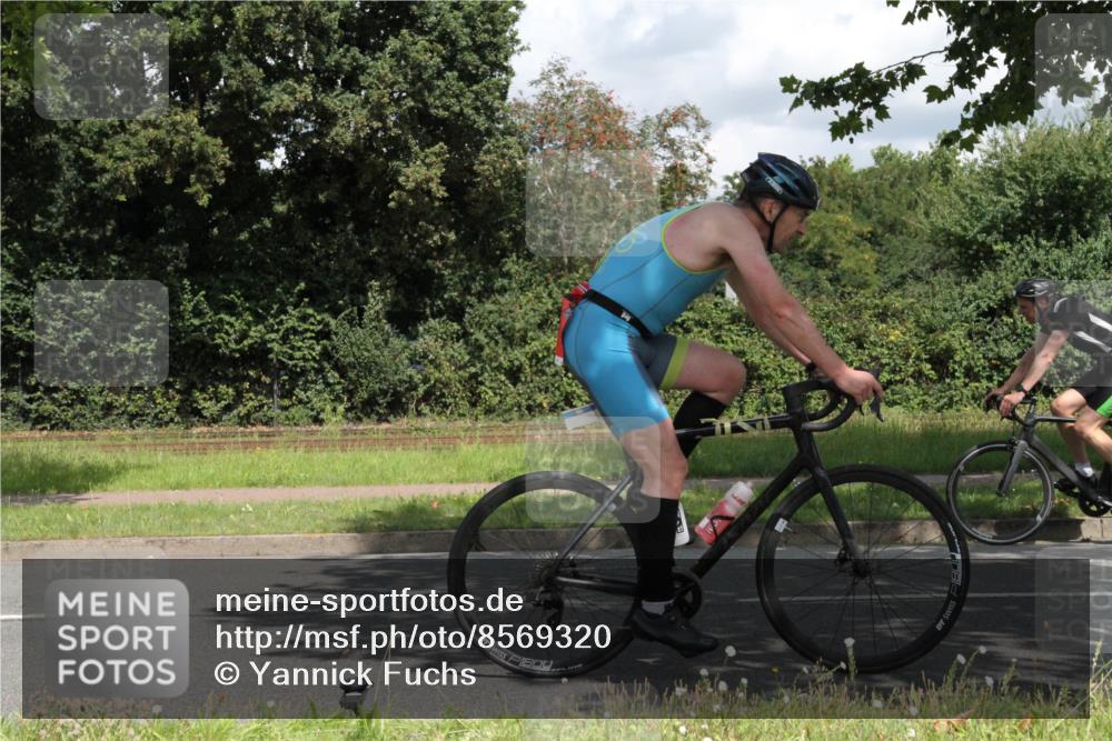 10.08.2025 - GEWOBA Citytriathlon Bremen Yannick Fuchs http://msf.ph/oto/8569320 10.08.2025 13:16:36 Radfahren 813, 869, 892 meine-sportfotos.de