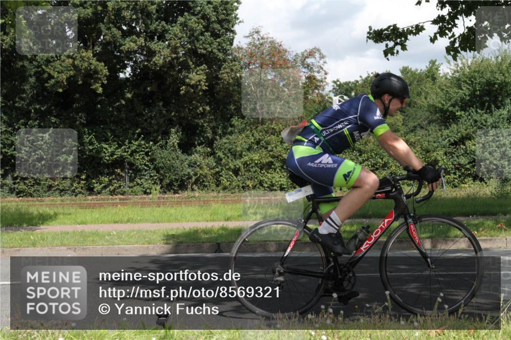 10.08.2025 - GEWOBA Citytriathlon Bremen Yannick Fuchs http://msf.ph/oto/8569321 10.08.2025 13:17:02 Radfahren 602, 720, 802, 870, 921 meine-sportfotos.de