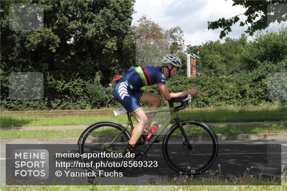 10.08.2025 - GEWOBA Citytriathlon Bremen Yannick Fuchs http://msf.ph/oto/8569323 10.08.2025 13:17:06 Radfahren 602, 720, 802, 870, 910, 921 meine-sportfotos.de