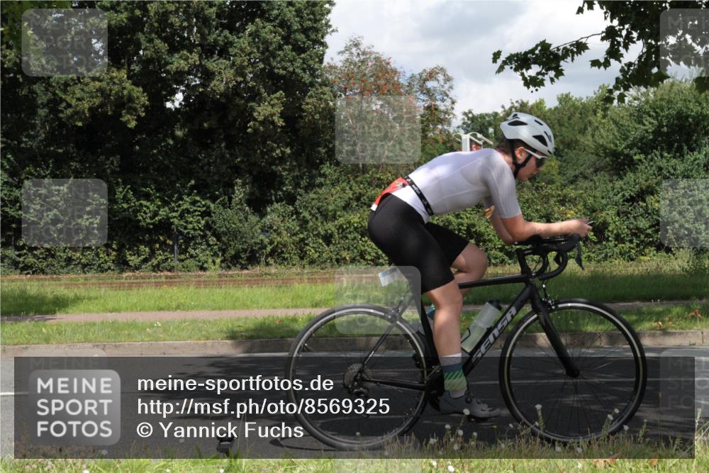 10.08.2025 - GEWOBA Citytriathlon Bremen Yannick Fuchs http://msf.ph/oto/8569325 10.08.2025 13:17:20 Radfahren 602, 720, 910, 921, 1018 meine-sportfotos.de