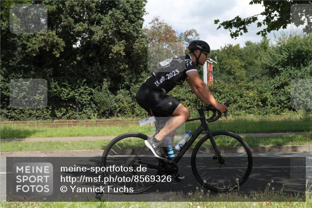 10.08.2025 - GEWOBA Citytriathlon Bremen Yannick Fuchs http://msf.ph/oto/8569326 10.08.2025 13:17:31 Radfahren 567, 825, 853, 910, 1018 meine-sportfotos.de