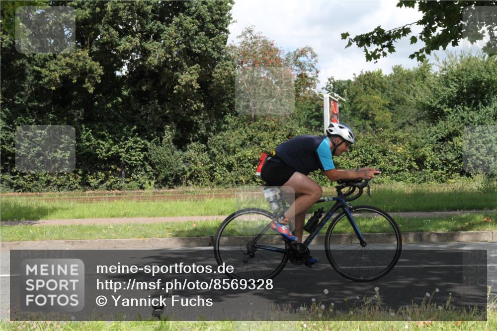 10.08.2025 - GEWOBA Citytriathlon Bremen Yannick Fuchs http://msf.ph/oto/8569328 10.08.2025 13:17:36 Radfahren 567, 825, 853, 1018 meine-sportfotos.de