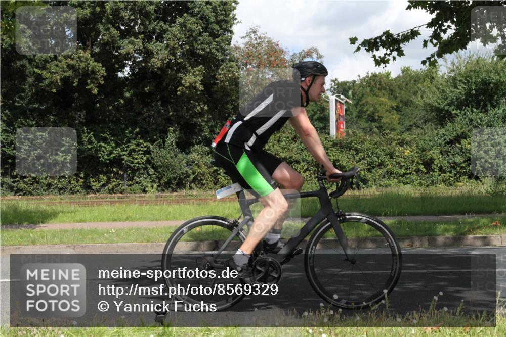 10.08.2025 - GEWOBA Citytriathlon Bremen Yannick Fuchs http://msf.ph/oto/8569329 10.08.2025 13:17:38 Radfahren 567, 825, 853, 1018 meine-sportfotos.de