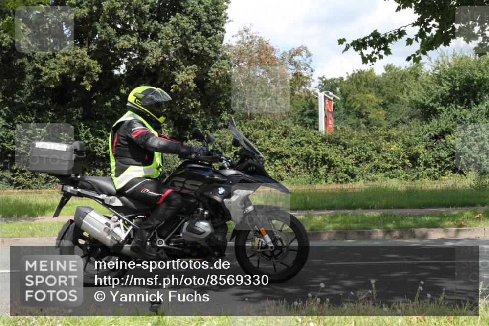 10.08.2025 - GEWOBA Citytriathlon Bremen Yannick Fuchs http://msf.ph/oto/8569330 10.08.2025 13:17:40 Radfahren 567, 825, 853, 1018 meine-sportfotos.de