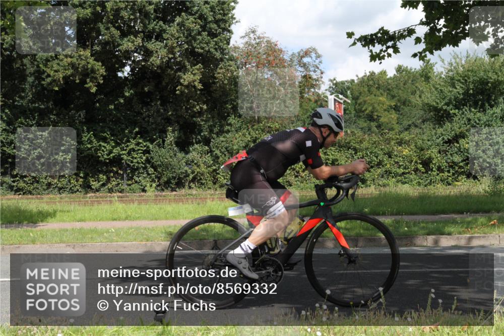 10.08.2025 - GEWOBA Citytriathlon Bremen Yannick Fuchs http://msf.ph/oto/8569332 10.08.2025 13:17:47 Radfahren 567, 825, 853 meine-sportfotos.de