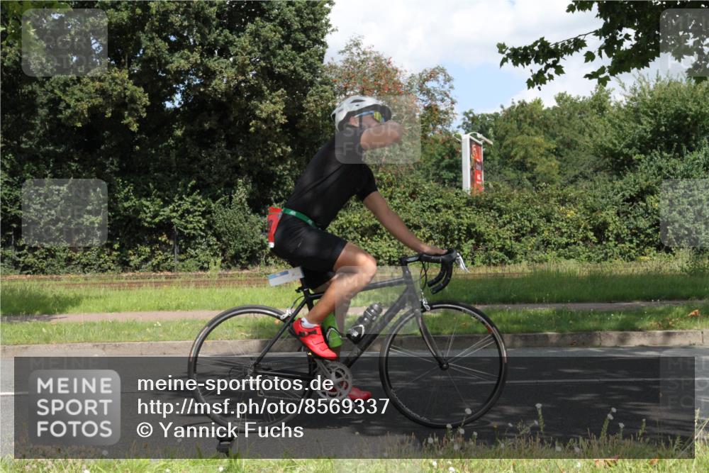 10.08.2025 - GEWOBA Citytriathlon Bremen Yannick Fuchs http://msf.ph/oto/8569337 10.08.2025 13:19:02 Radfahren 671, 709, 726, 899, 975, 1002 meine-sportfotos.de