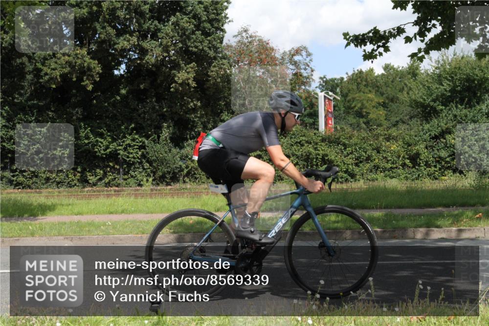 10.08.2025 - GEWOBA Citytriathlon Bremen Yannick Fuchs http://msf.ph/oto/8569339 10.08.2025 13:19:13 Radfahren 671, 762, 803, 899, 983, 1002 meine-sportfotos.de