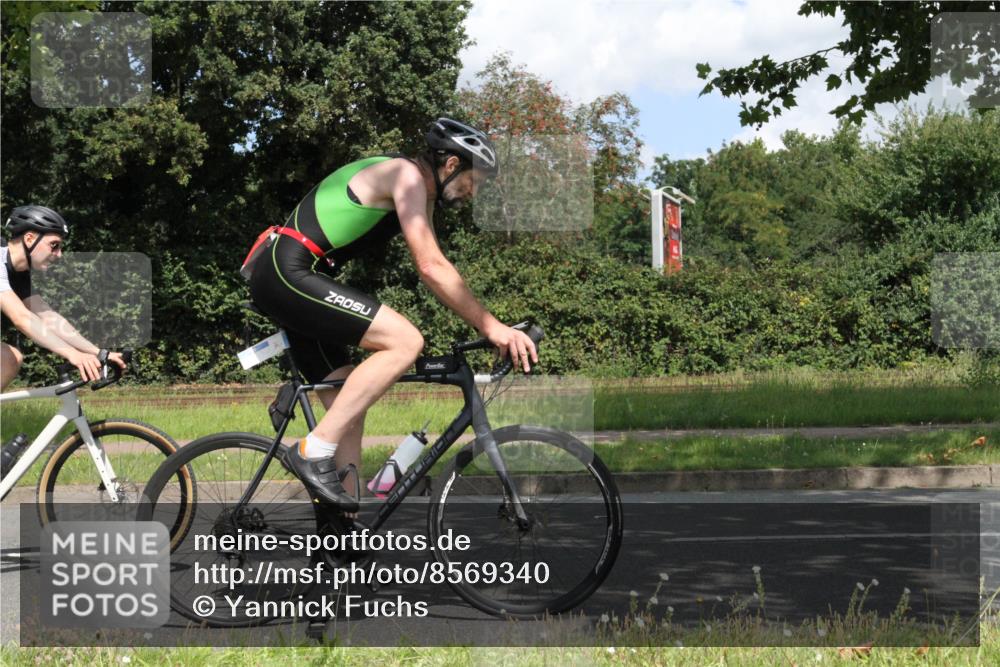 10.08.2025 - GEWOBA Citytriathlon Bremen Yannick Fuchs http://msf.ph/oto/8569340 10.08.2025 13:19:15 Radfahren 671, 762, 803, 899, 983, 1002 meine-sportfotos.de